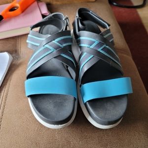 Comfy stylish walking sandals